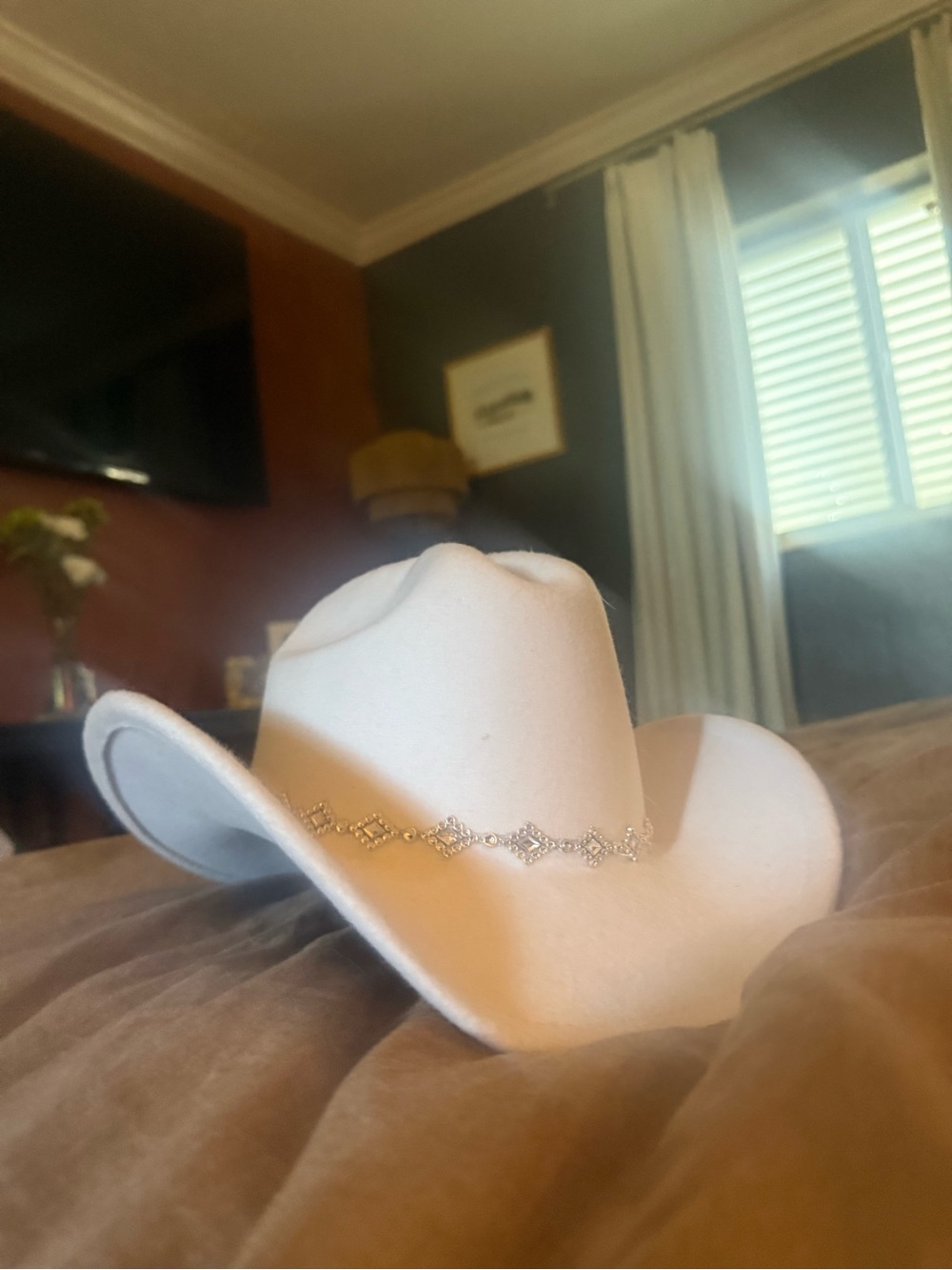 White Women's Western Cowboy Hat with Decorative Silver Band